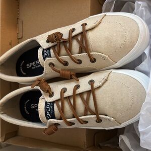 Brand New Sperrys Crest Vibes